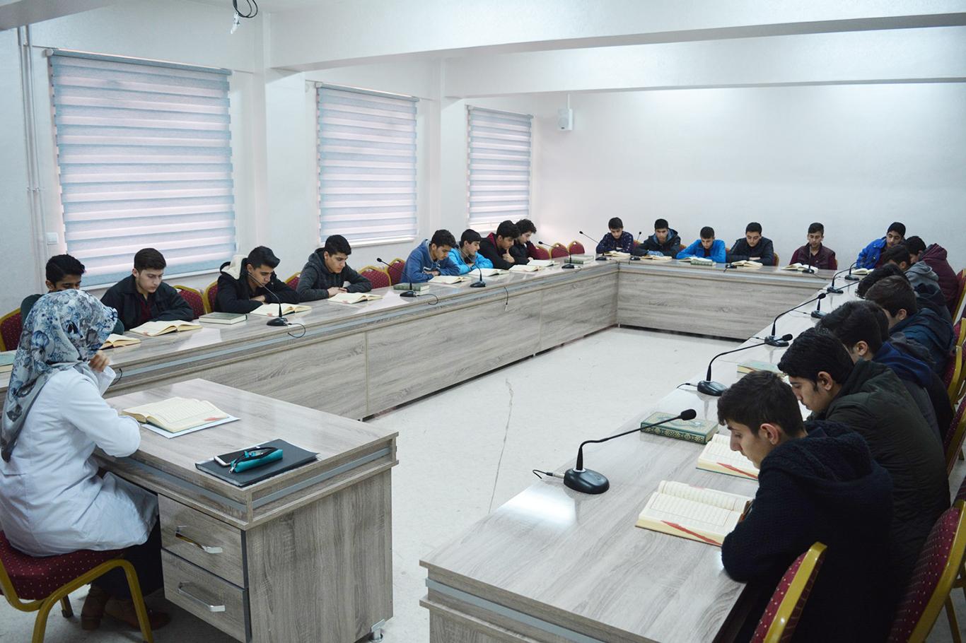 Açılan özel Kur’an-ı Kerim Sınıfı öğrencilerin başarısını katlıyor Açılan özel Kur’an-ı Kerim Sınıfı öğrencilerin başarısını katlıyor